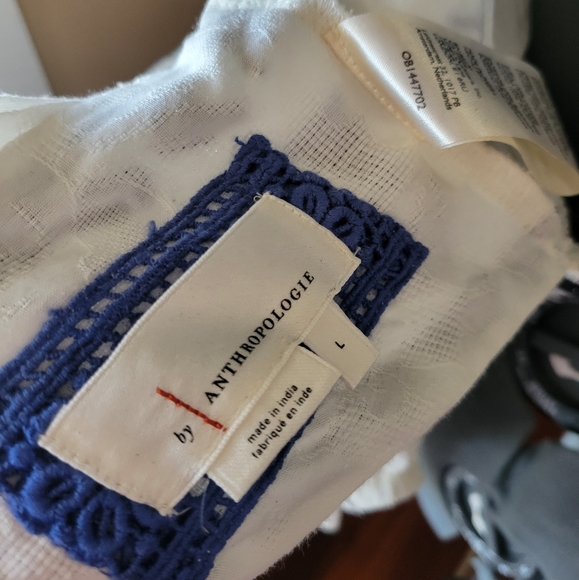 Anthropology Puff-Sleeve Deco Blouse w/ Tie Back and cute button detail Size Lar - Picture 4 of 6